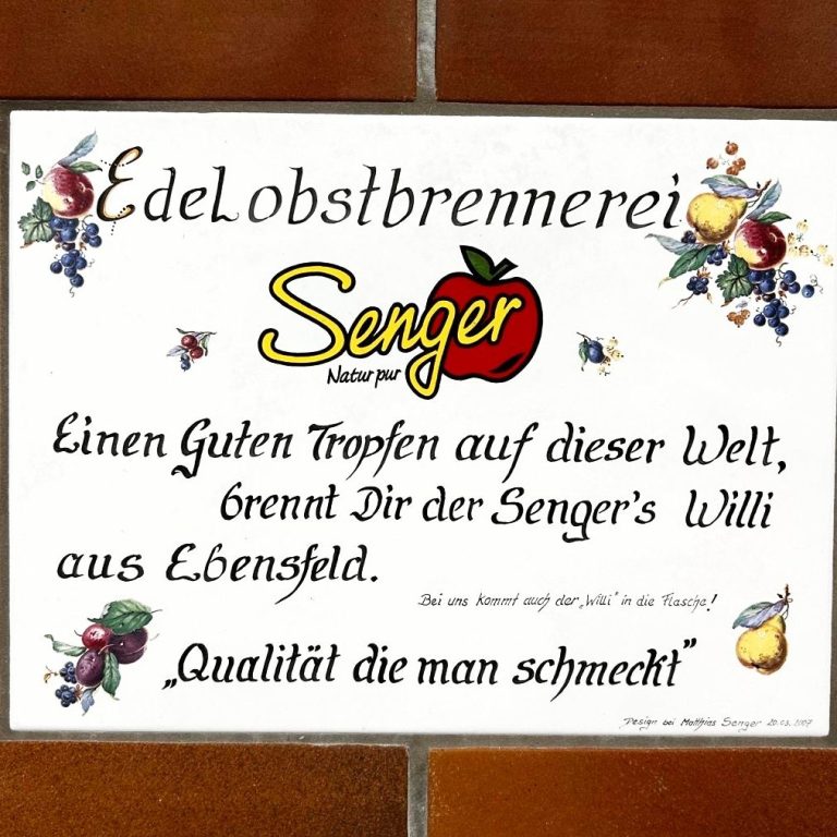Logo der Edelobstbrennerei Senger mit Apfel und einem kurzen Werbetext.